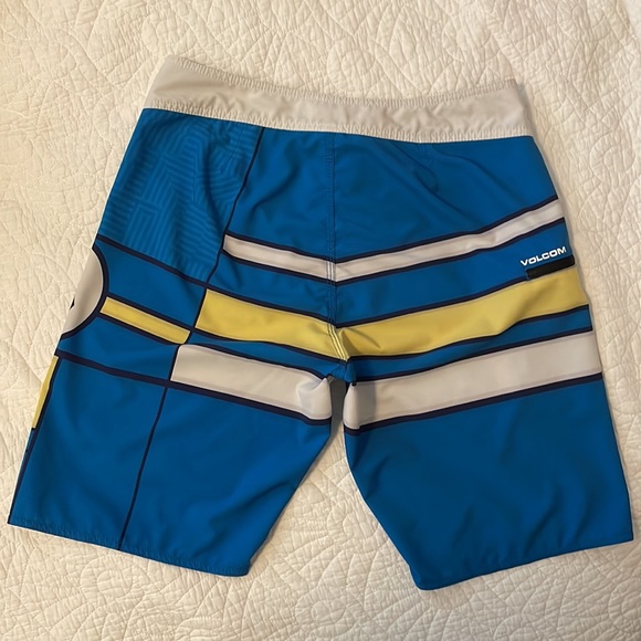VOLCOM•BOARD SHORTS•SWIM TRUNKS•MENS 32 - Picture 4 of 6